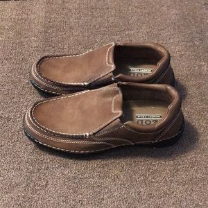 IZOD Mens Casual Slip-On Sneakers